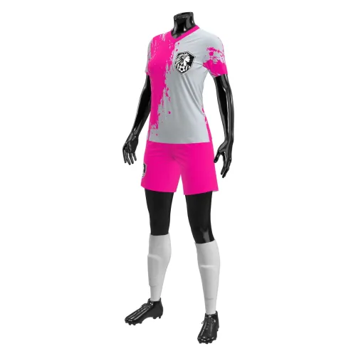 Camisa feminina de uniforme esportivo com design moderno em rosa pink e cinza, detalhes de respingos, brasão estilizado na frente e número grande nas costas, cobrindo toda a peça.