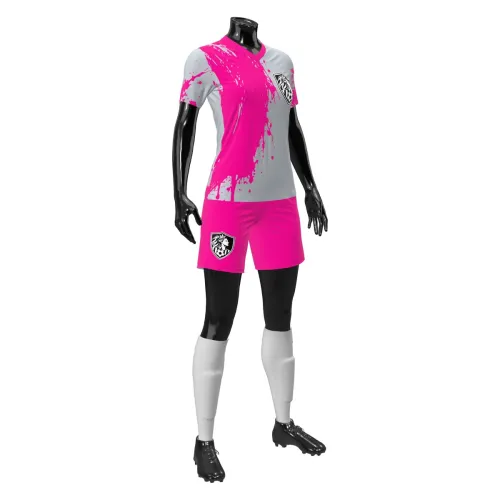 Camisa feminina de uniforme esportivo com design moderno em rosa pink e cinza, detalhes de respingos, brasão estilizado na frente e número grande nas costas, cobrindo toda a peça.