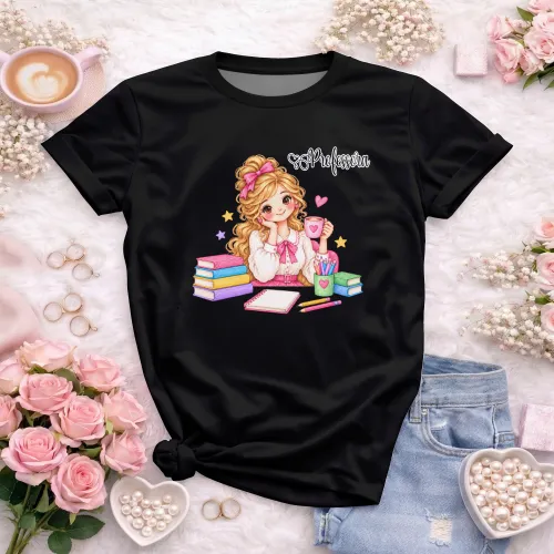 Arte Professora Loira com Café e Livros em CDR, fonte inclusa e texto editável. Ideal para camisetas, volta às aulas e professores 2026 e 2027.