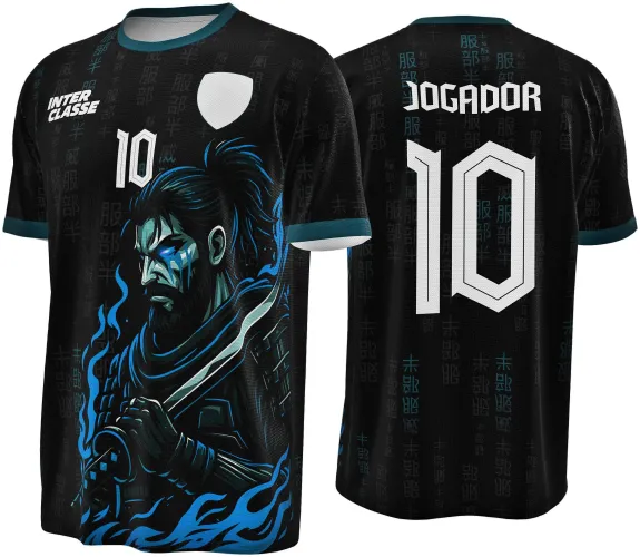 Camisa preta com estampa frontal de um samurai guerreiro segurando uma espada, com detalhes em azul e branco, texto 'INTER CLASSE' e número 10 na frente. Nas costas, texto 'JOGADOR' e número 10 em branco com fundo preto e azul.