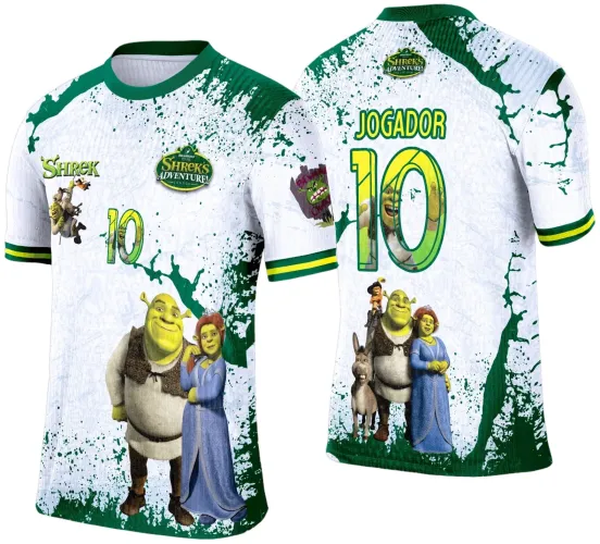 Camisa branca com respingos verdes e detalhes amarelos e verdes, frente com Shrek e Fiona, número 10, logo SHREK e SHREK'S ADVENTURE!; costas com JOGADOR, número 10 com rosto de Shrek, Burro e Gato de botas, fundo com verde e branco.