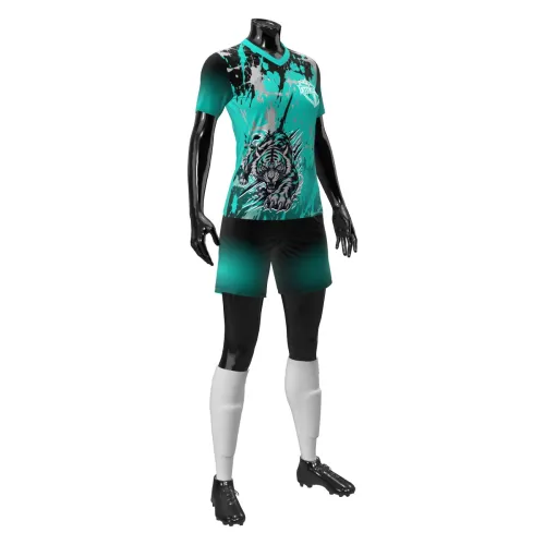 Camisa feminina de uniforme esportivo com estampa de tigre na frente, detalhes em preto e verde água, manchas artísticas e personalização de nome e número nas costas, cobrindo toda a peça.