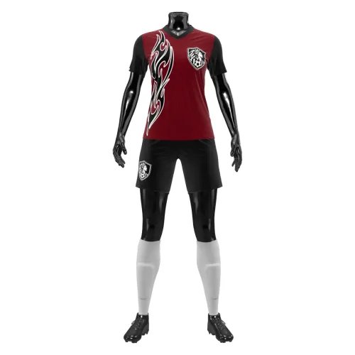 Camisa feminina de uniforme esportivo com estampa tribal em vermelho e preto, cobrindo frente, costas e mangas, com detalhes modernos e brasão no peito.