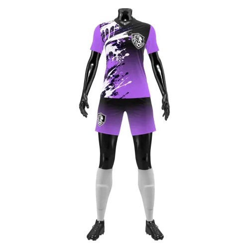 Camisa de futebol feminino com estampa roxa em splash, cobrindo frente, costas e mangas, com detalhes modernos, escudo estilizado e visual marcante para equipes.