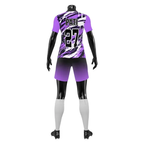 Camisa de futebol feminino com estampa roxa em splash, cobrindo frente, costas e mangas, com detalhes modernos, escudo estilizado e visual marcante para equipes.
