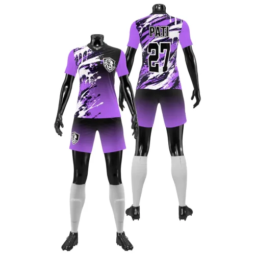Camisa de futebol feminino com estampa roxa em splash, cobrindo frente, costas e mangas, com detalhes modernos, escudo estilizado e visual marcante para equipes.