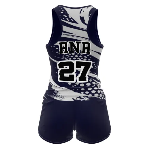 Camisa feminina de vôlei e futevôlei com estampa moderna em preto, branco e cinza, detalhes abstratos, número grande na frente e costas, nome personalizado e símbolo esportivo estilizado.