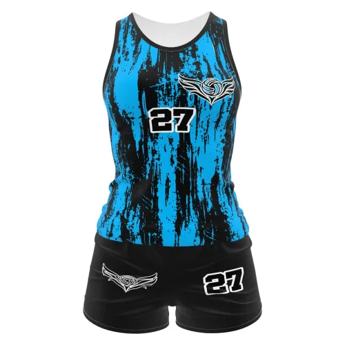 Camisa feminina de vôlei e futevôlei com estampa azul vibrante e detalhes pretos, número grande na frente e nas costas, nome personalizado e arte estilizada de bola com asas.