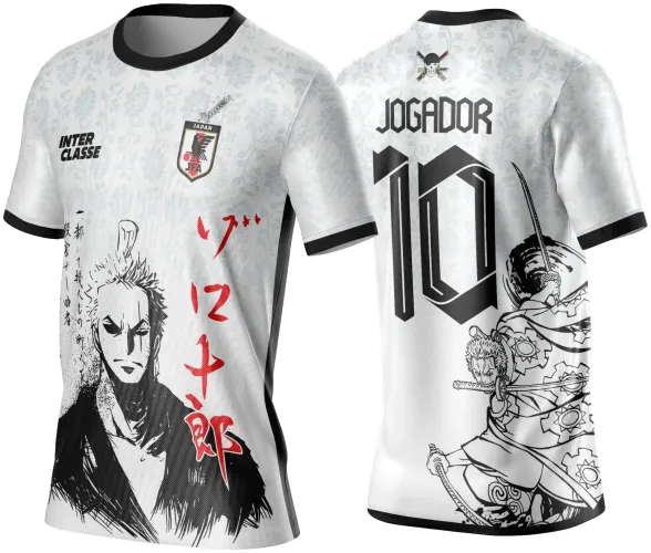 Camisa branca com gola e mangas pretas, frente com figura em preto e branco do Zoro mostrando expressão séria e textos em japonês, costas com nome JOGADOR, número 10 preto estilizado e Zoro em pose de luta com três espadas