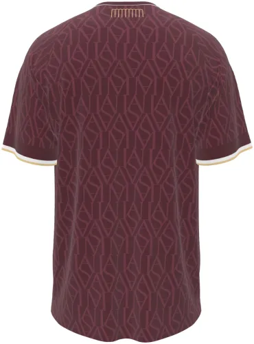 Camisa visitante do Monaco 2026 - 2027 bordô com padrão tom sobre tom e escudo dourado, frente e costas