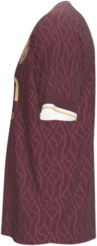 Camisa visitante do Monaco 2026 - 2027 bordô com padrão tom sobre tom e escudo dourado, frente e costas