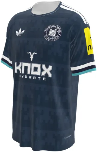 Camisa visitante do Newcastle United 2026 - 2027 azul-marinho com camuflagem digital, frente e costas