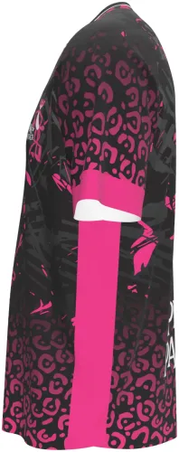 Camisa de interclasse Pantera Cor-de-Rosa 2026 preta e rosa com o personagem, frente e costas