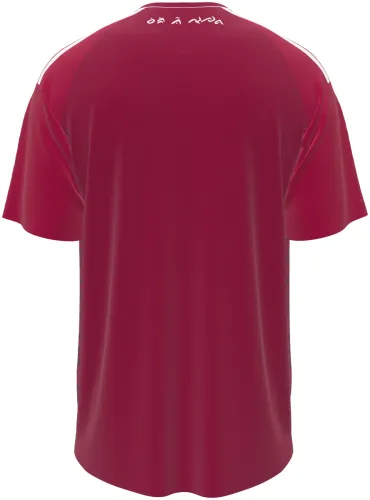 Camisa titular do PSM Makassar 2026 - 2027 vinho com uma asa branca no peito, frente e costas