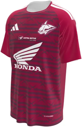 Camisa titular do PSM Makassar 2026 - 2027 vinho com uma asa branca no peito, frente e costas