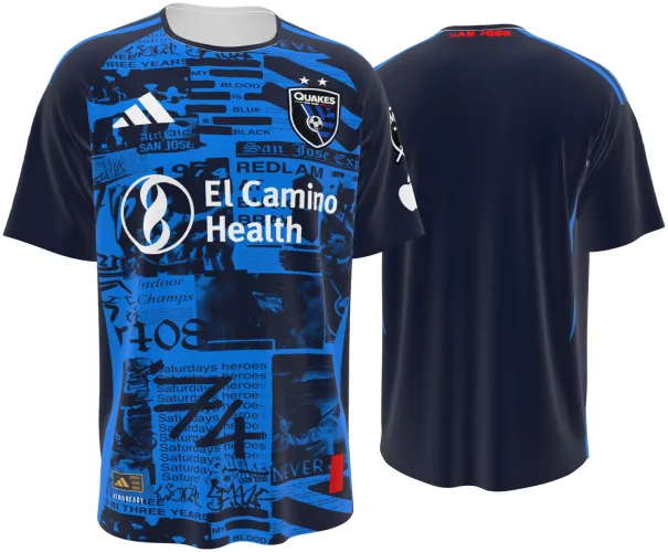 Camisa titular do San Jose Earthquakes 2026 azul com colagem de recortes de jornal, frente e costas