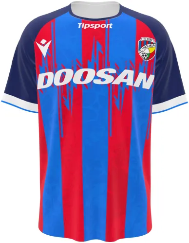 Camisa titular do Viktoria Plzeň 2026 - 2027 listrada de vermelho e azul com tinta escorrendo, frente e costas