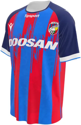 Camisa titular do Viktoria Plzeň 2026 - 2027 listrada de vermelho e azul com tinta escorrendo, frente e costas
