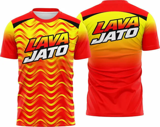 Camisa com logo no peito e estampa grande nas costas em design sofisticado inspirado no estilo automotivo, proporcionando visual moderno e original para quem valoriza carros e limpeza profissional.