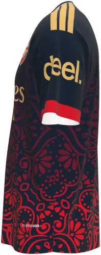 Camisa conceito do Arsenal 2026 preta com ornamento floral vermelho, frente e costas
