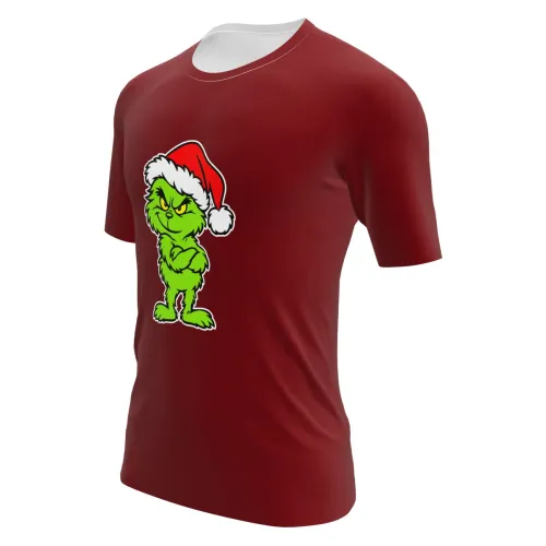 Camisa vermelha estampada por inteiro, com personagem verde emburrado usando gorro de Natal na frente, ideal para looks natalinos divertidos.
