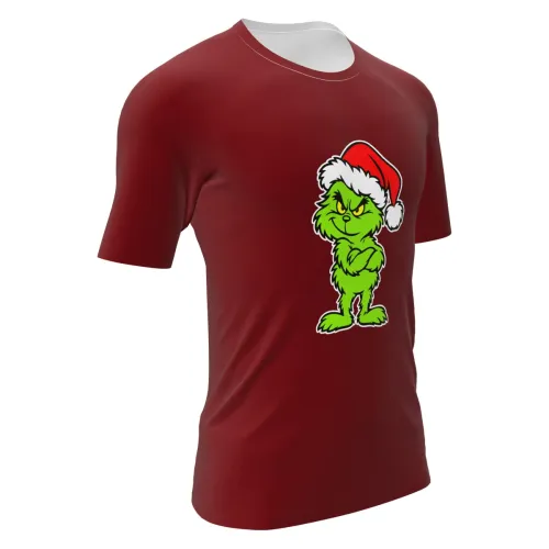 Camisa vermelha estampada por inteiro, com personagem verde emburrado usando gorro de Natal na frente, ideal para looks natalinos divertidos.