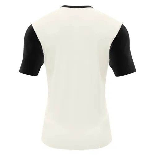 Camisa com estampa natalina divertida, trazendo personagem rabugento de gorro de Papai Noel e cachecol, com mangas e gola pretas, cobrindo toda a peça, frente e costas.