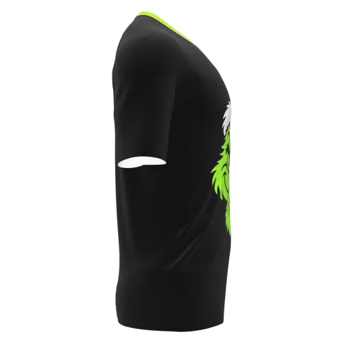 Camisa preta com gola verde neon, trazendo na frente um rosto verde travesso com gorro de Natal vermelho e branco, cobrindo toda a peça, perfeita para o clima natalino divertido.