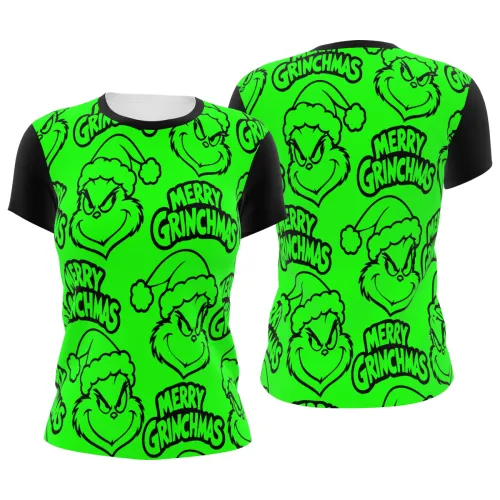 Camisa inteira estampada com fundo verde vibrante, carinhas travessas do Grinch usando gorro de Natal e a frase Merry Grinchmas repetida, com mangas e gola pretas.