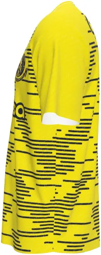 Camisa visitante do Young Africans 2026 - 2027 amarela com traços pretos horizontais, frente e costas