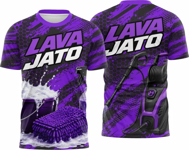 Foto da camisa com logo no peito discreto e estampa grande nas costas impactante, mostrando detalhes vibrantes e design moderno que chama atenção em qualquer evento.