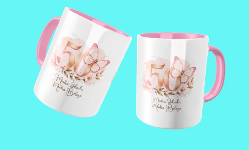 Caneca comemorativa com borboletas delicadas e detalhes femininos, trazendo 50 anos em destaque, perfeita para celebrar momentos especiais com muito estilo.