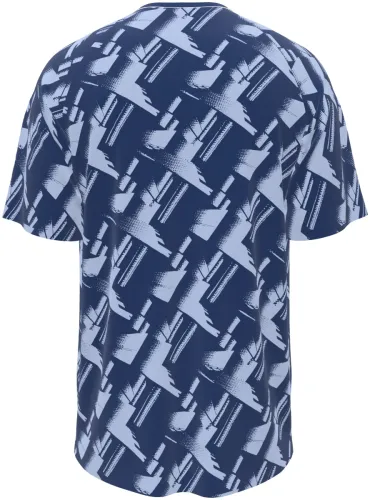 Camisa de pré-jogo do Cambridge United 2026 - 2027 azul com pinceladas cruzadas, frente e costas