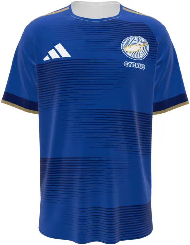 Camisa titular do Chipre 2026 azul com faixas de linhas finas, frente e costas