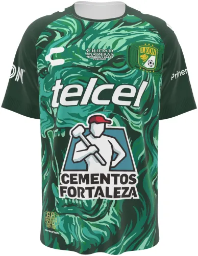 Camisa titular do Club León 2026 - 2027 verde com a cara de um leão pintada, frente e costas