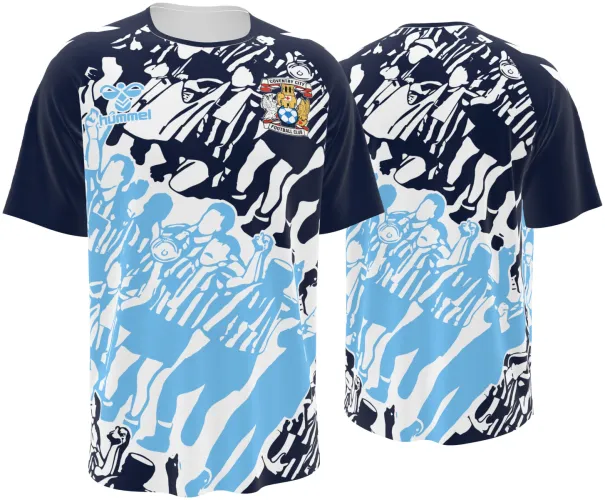 Camisa de pré-jogo do Coventry City 2026 - 2027 azul com uma multidão de torcedores desenhada, frente e costas