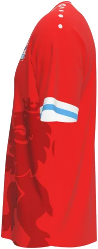 Camisa titular de Luxemburgo 2026 - 2027 vermelha com leão e marcas de garra, frente e costas