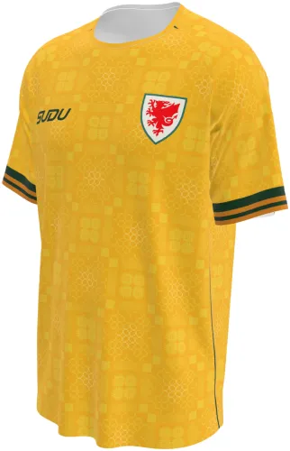 Camisa visitante do País de Gales 2026 - 2027 amarela com ladrilho celta tom sobre tom, frente e costas