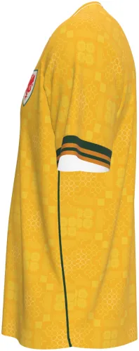 Camisa visitante do País de Gales 2026 - 2027 amarela com ladrilho celta tom sobre tom, frente e costas