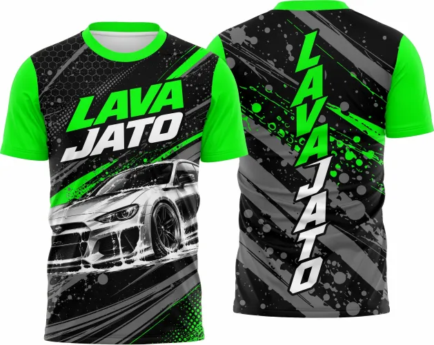 Camisa com logo no peito e estampa grande nas costas, exibindo design exclusivo inspirado em lavagem automotiva, perfeita para quem valoriza estilo e atitude com um toque urbano e moderno.