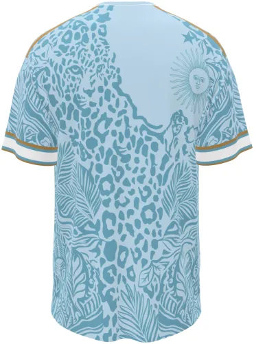 Camisa conceito da Argentina 2026 azul-celeste com onça-pintada e faixa dourada, frente e costas