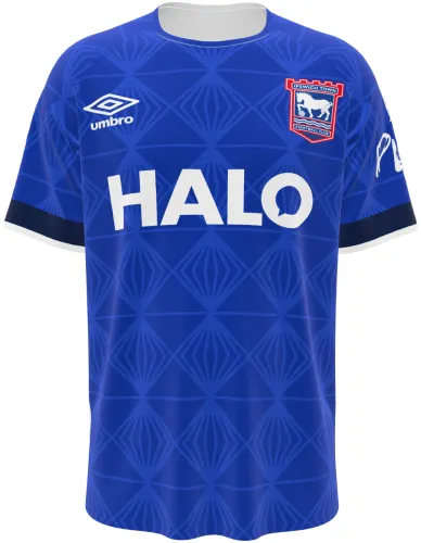 Camisa titular do Ipswich Town 2026 - 2027 azul com losangos em linha fina, frente e costas