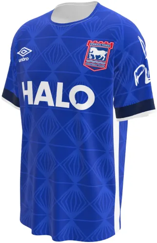 Camisa titular do Ipswich Town 2026 - 2027 azul com losangos em linha fina, frente e costas