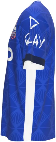 Camisa titular do Ipswich Town 2026 - 2027 azul com losangos em linha fina, frente e costas
