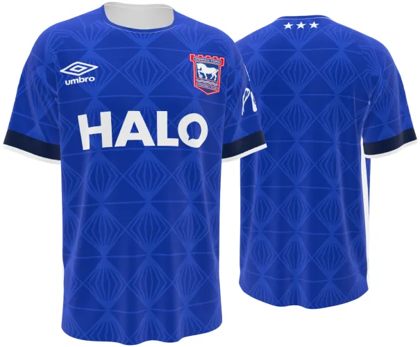 Camisa titular do Ipswich Town 2026 - 2027 azul com losangos em linha fina, frente e costas