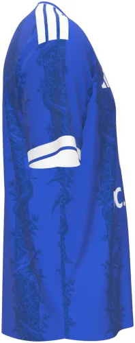Camisa titular do Leicester City 2026 - 2027 azul com uma raposa desenhada tom sobre tom, frente e costas