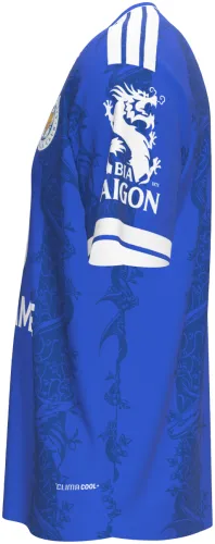 Camisa titular do Leicester City 2026 - 2027 azul com uma raposa desenhada tom sobre tom, frente e costas