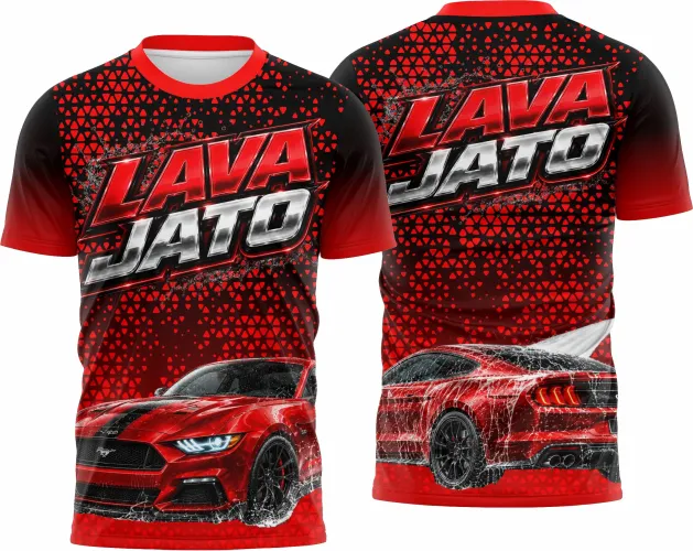 Foto de camisa com logo no peito e estampa grande nas costas mostrando design ecológico e moderno, ideal para lava jato com estética limpa e profissional.