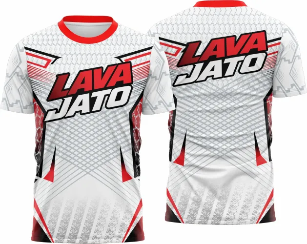 Camisa profissional com logo no peito visível e estampa grande nas costas destacando o tema lava jato em cores vibrantes, ideal para uniformes e eventos relacionados ao setor automotivo.