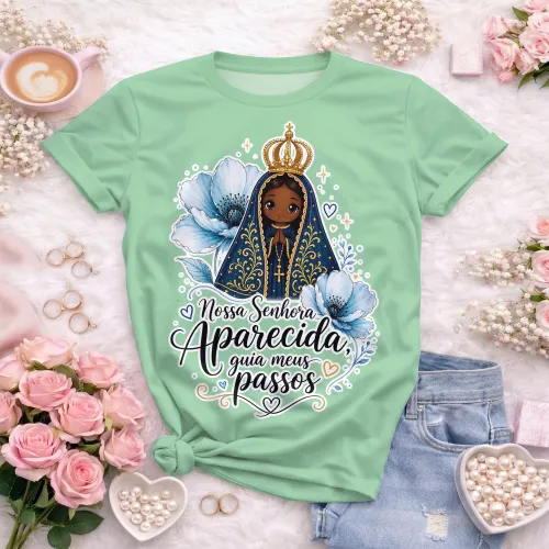 Camisa religiosa com ilustração de Nossa Senhora Aparecida e frase guia meus passos